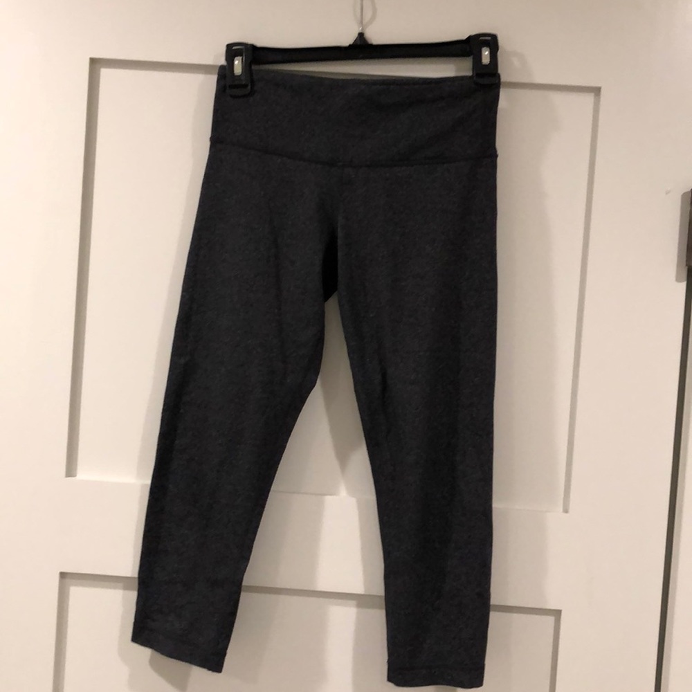 Grey lululemon crop pants